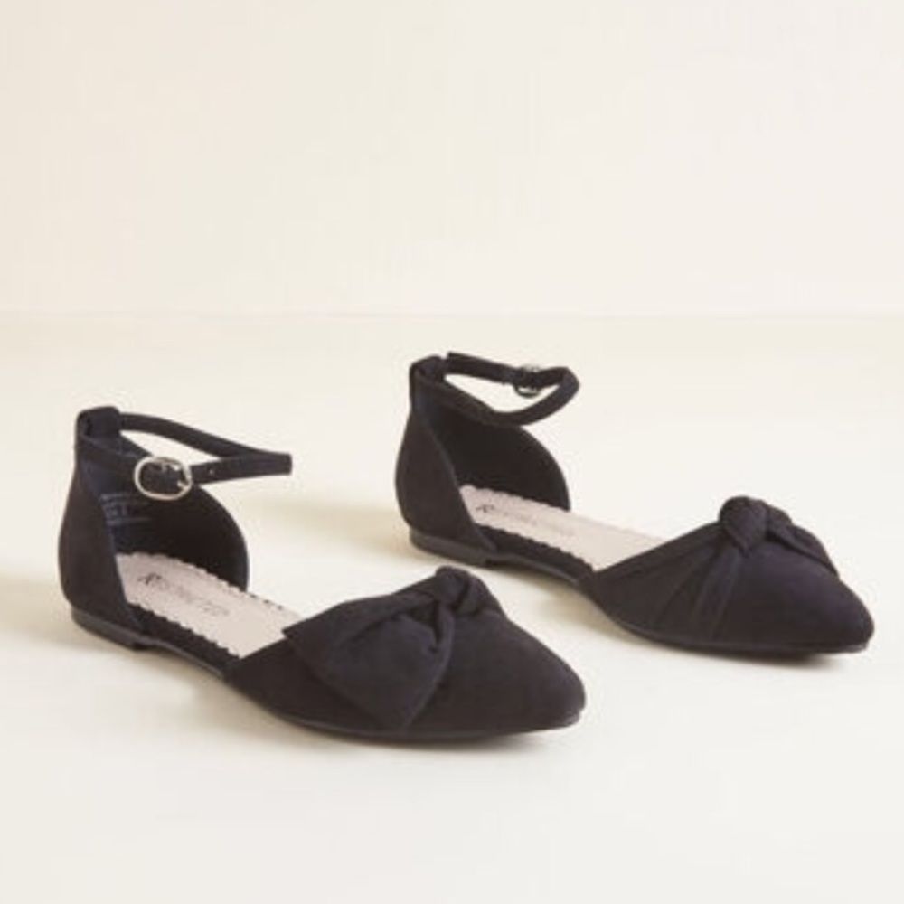 ModCloth Restricted Soho Sojourn Bow Flats 5.5